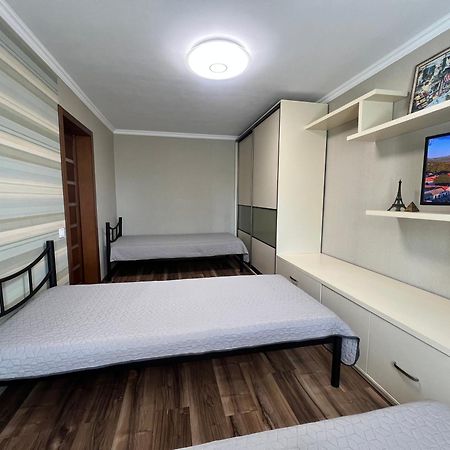 Seven Hotell Vyshneve Eksteriør bilde