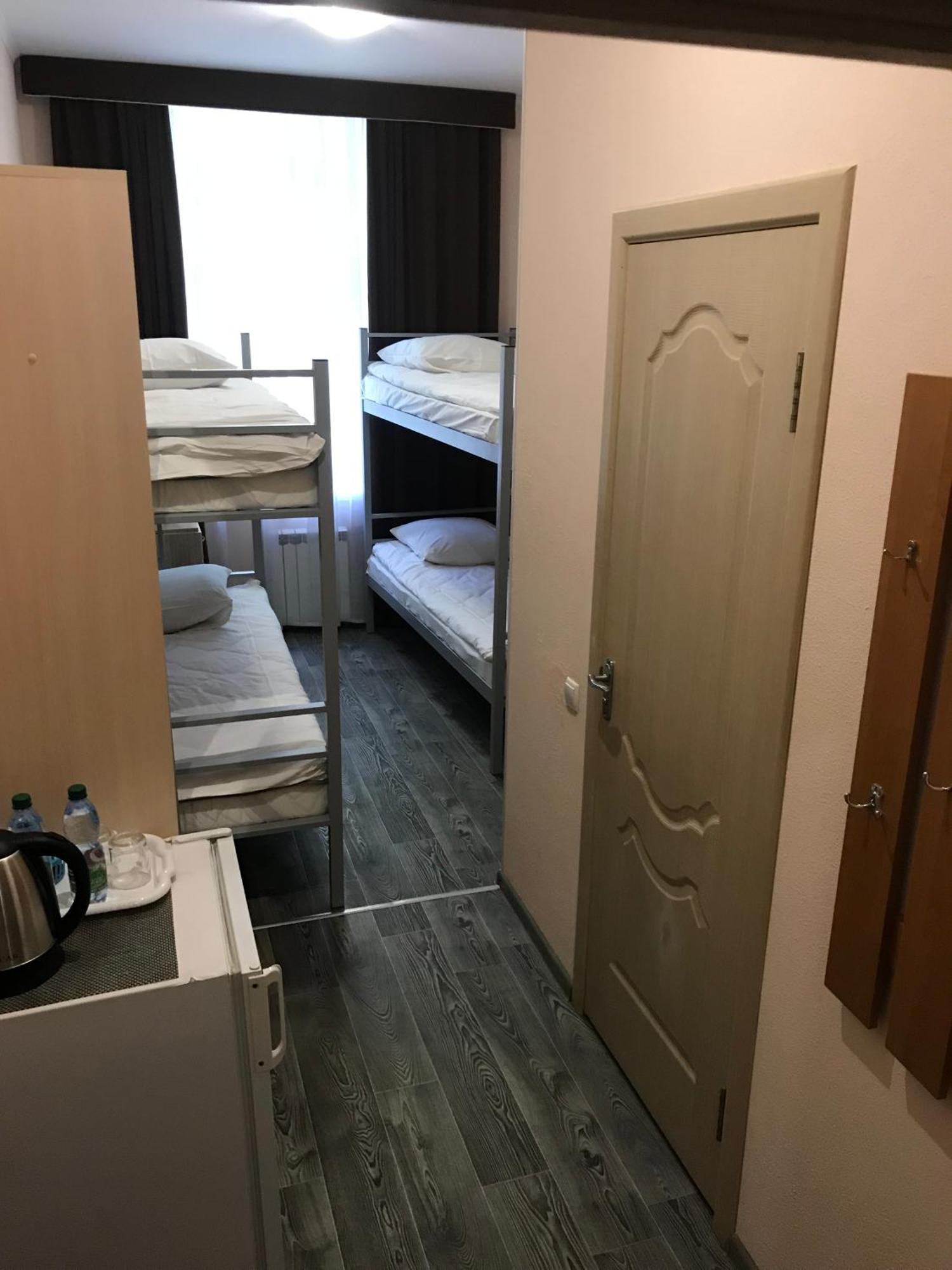 Seven Hotell Vyshneve Eksteriør bilde