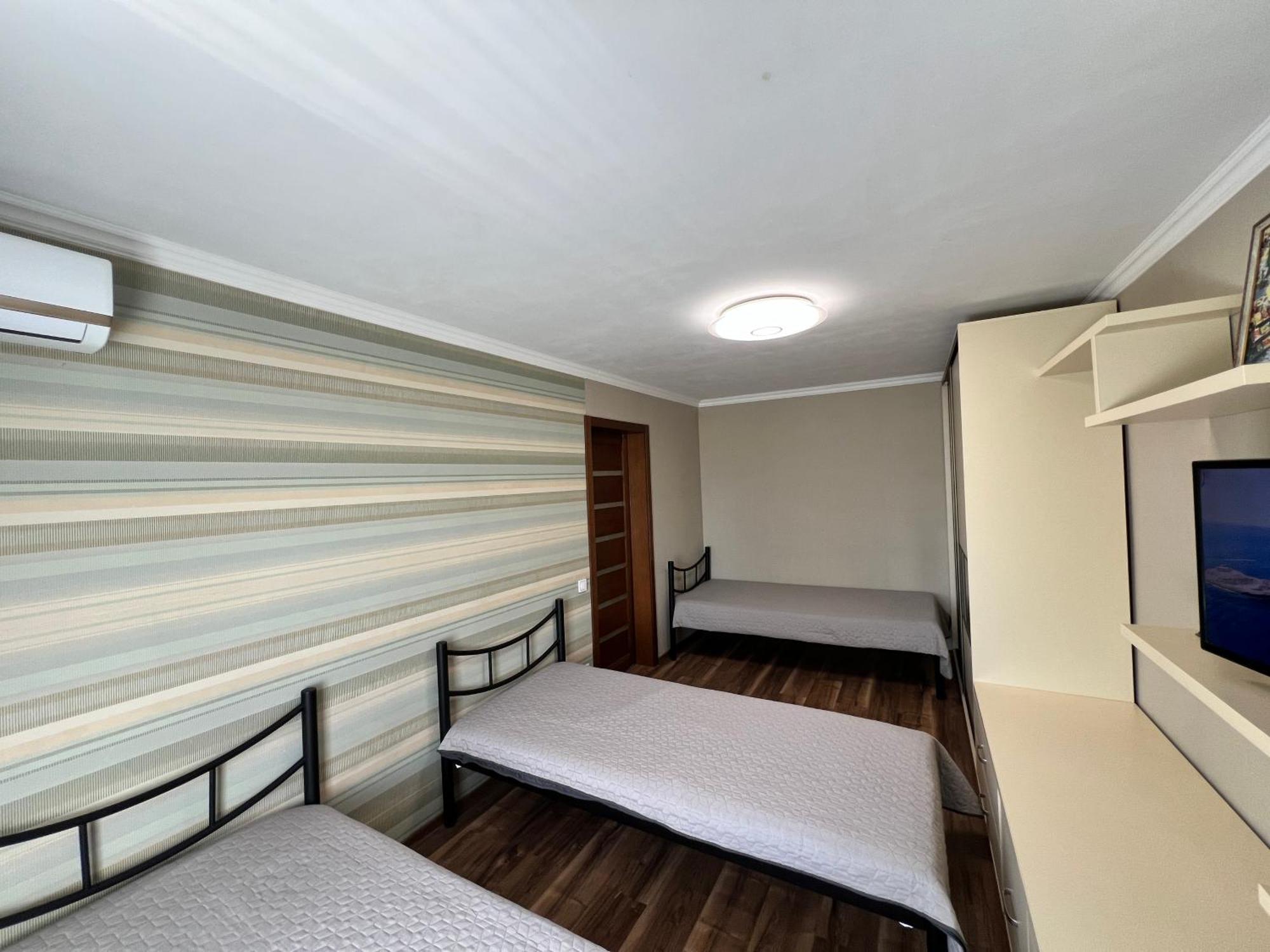 Seven Hotell Vyshneve Eksteriør bilde