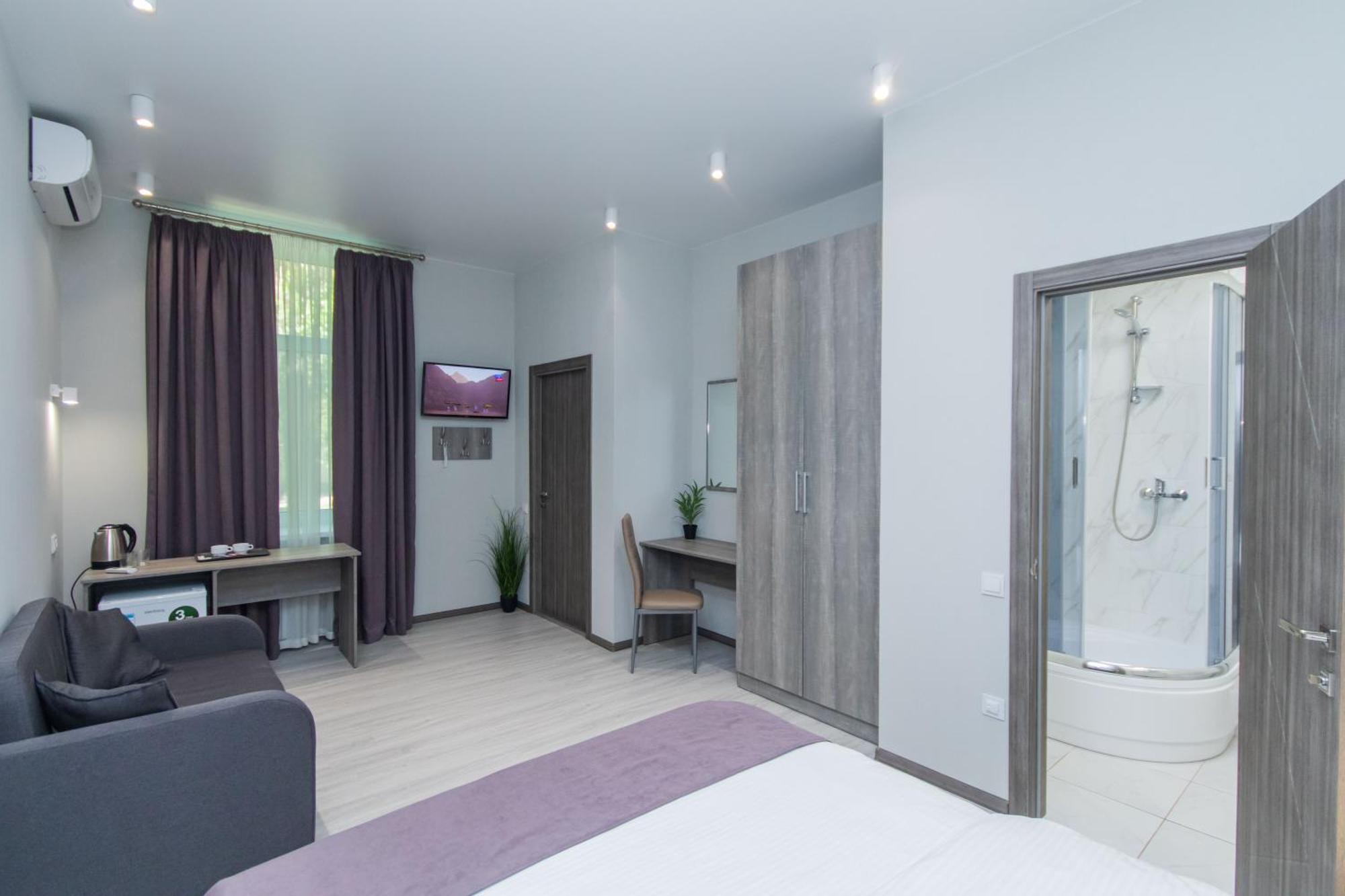 Seven Hotell Vyshneve Eksteriør bilde