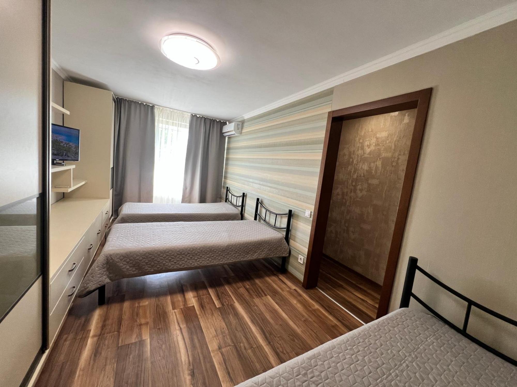 Seven Hotell Vyshneve Eksteriør bilde