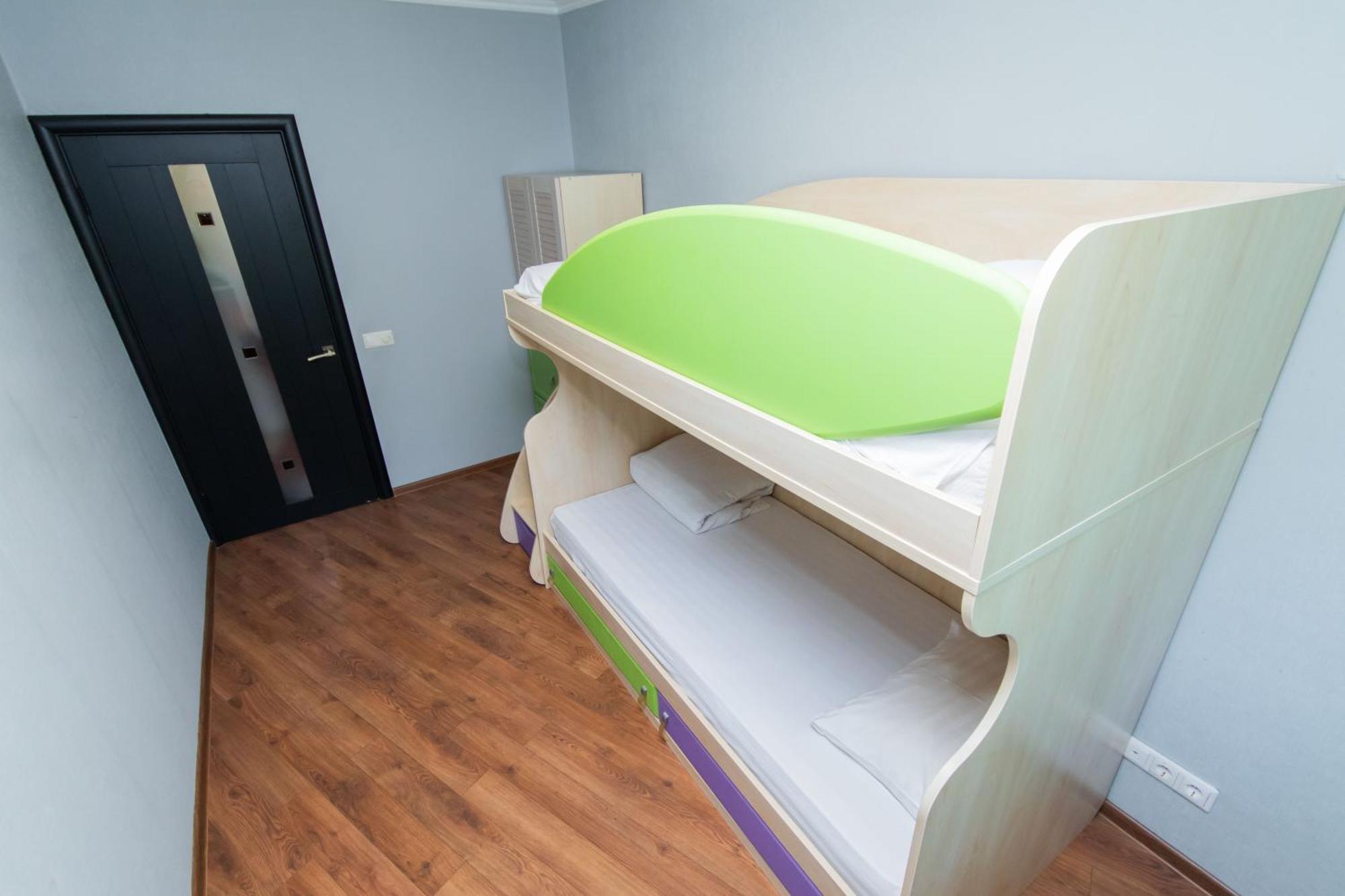 Seven Hotell Vyshneve Eksteriør bilde