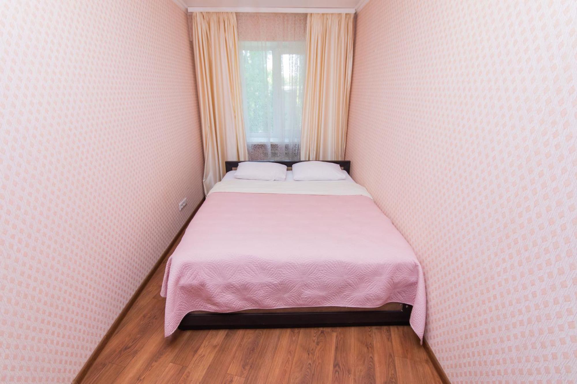 Seven Hotell Vyshneve Eksteriør bilde