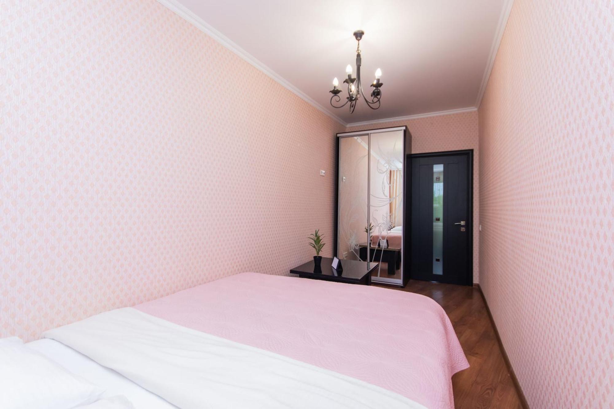 Seven Hotell Vyshneve Eksteriør bilde