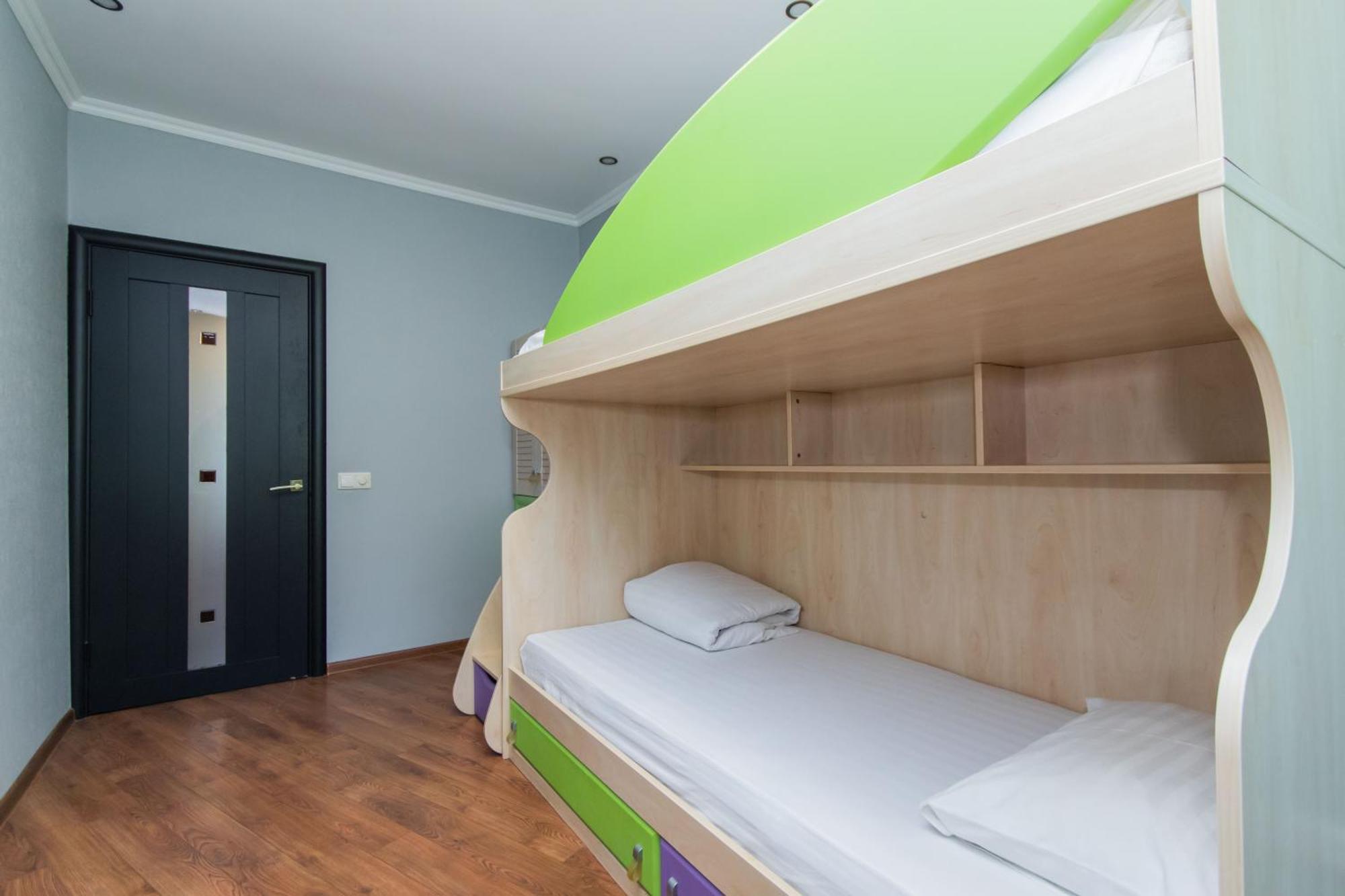 Seven Hotell Vyshneve Eksteriør bilde