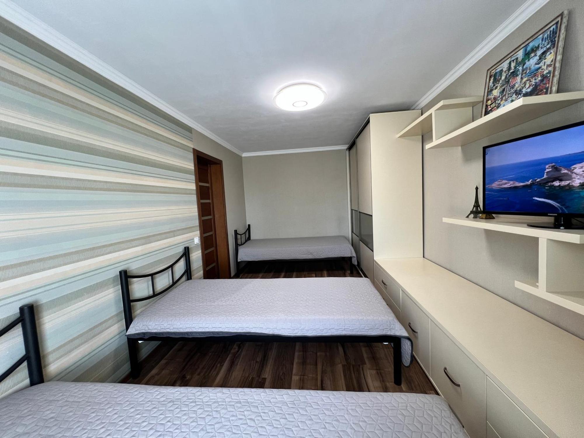 Seven Hotell Vyshneve Eksteriør bilde